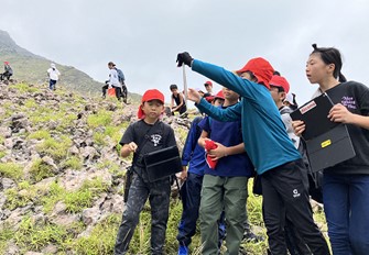 川の水の誕生での登山・水基めぐりの様子