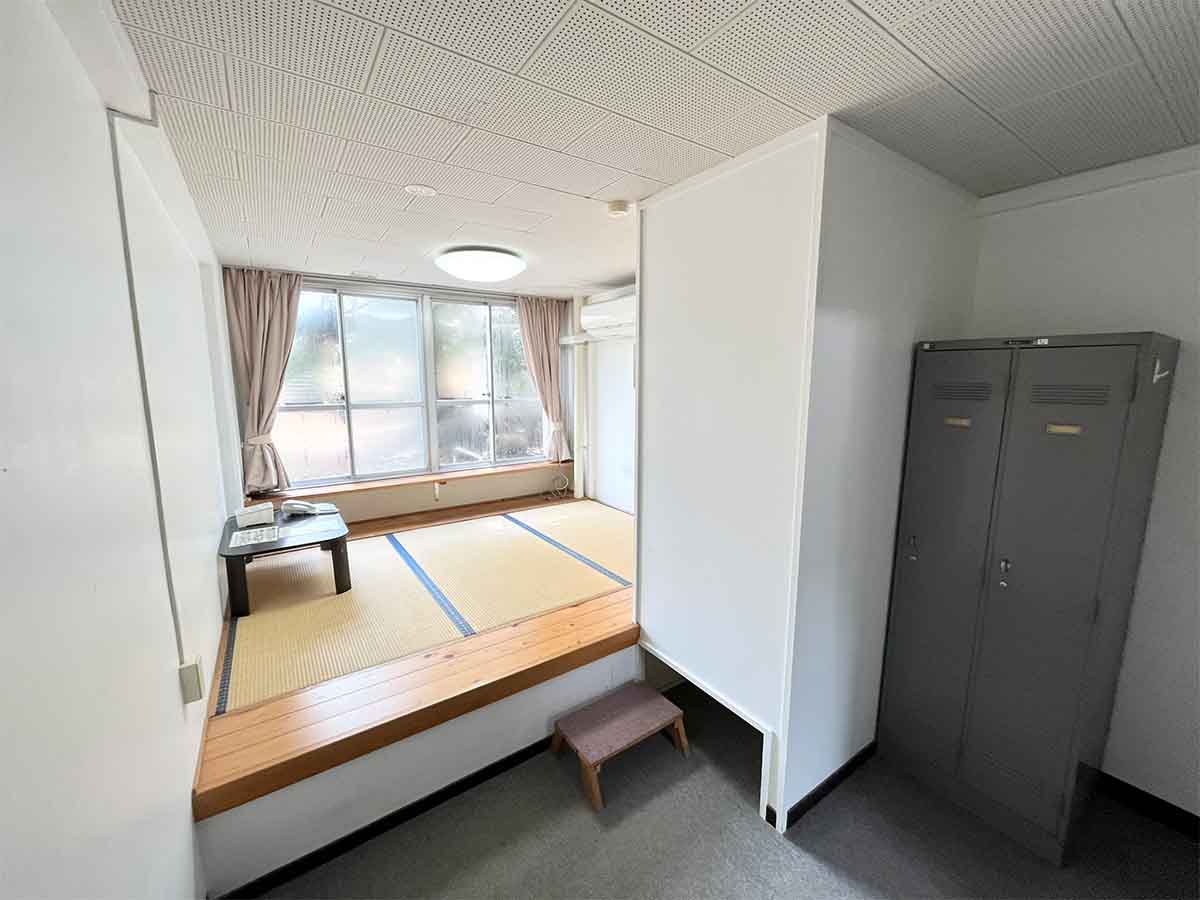 指導者用1人部屋の室内