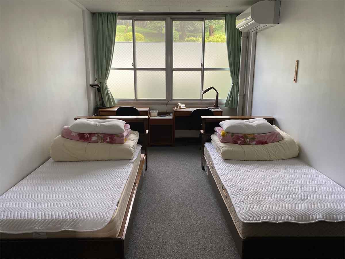 指導者用2人部屋の室内