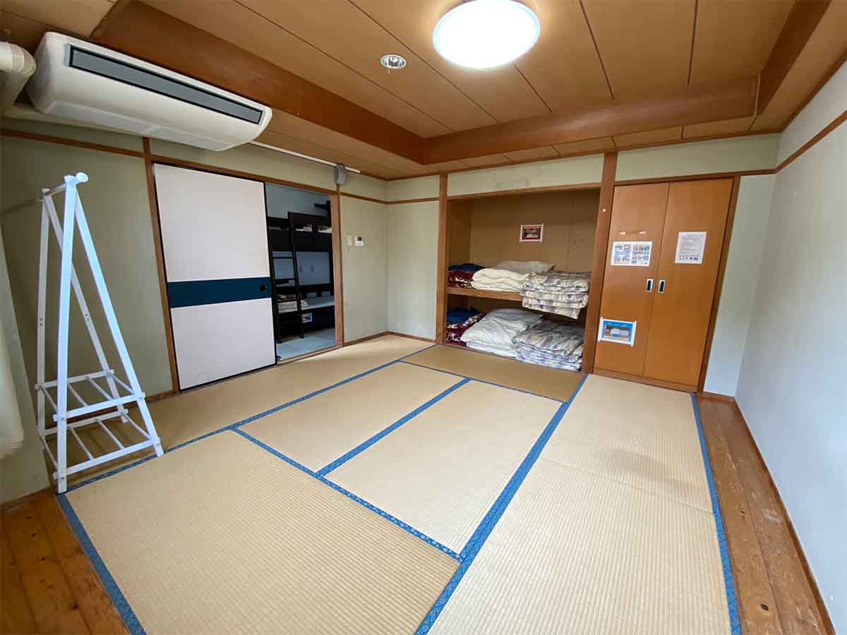 8人用宿泊室の前面